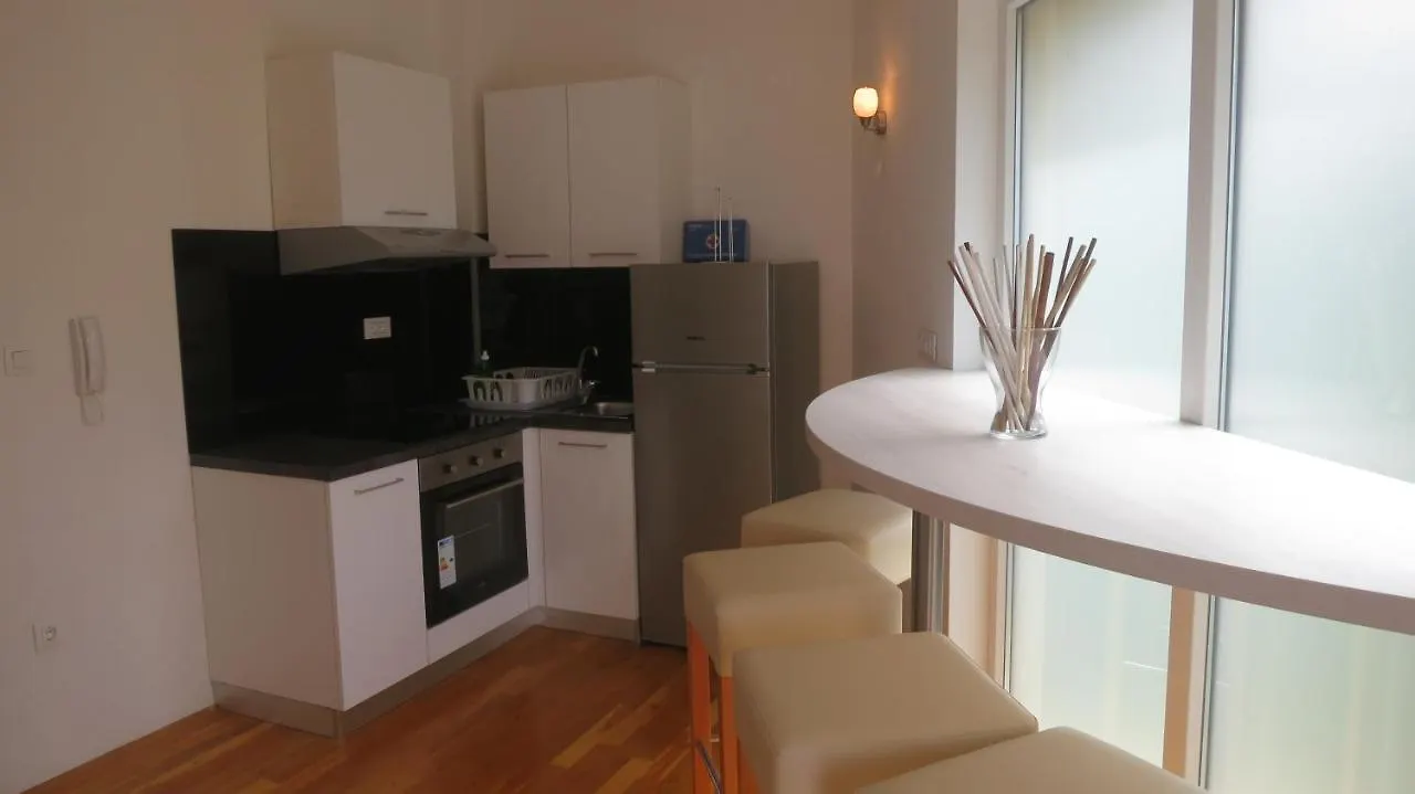 Apartments By The Sea Malinska, Krk - 19965  مالينسكا